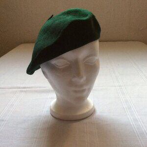 Mid century MFG. Corp. forest green felt beret, made in Normandy, like new
